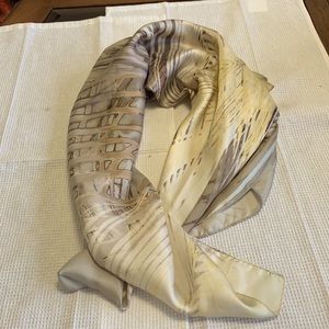 VINCE CAMUTO 100% SILK SCARF